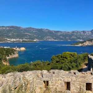 Sveti Stefan et Budva, sur la côte adriatique du Monténégro 🇲🇪 🌊.#montenegro